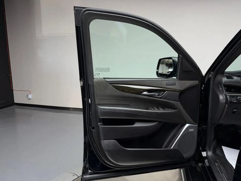 Used 2020 Cadillac Escalade ESV Platinum AWD/4WD image 28