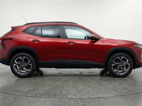 Used 2025 Chevrolet Trax LT image 11