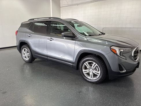 Used 2020 GMC Terrain SLE w/ Driver Convenience Package AWD/4WD image 2
