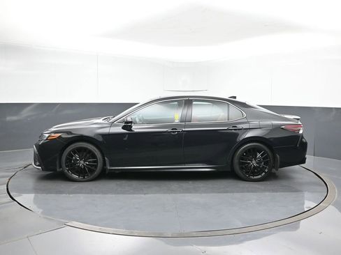 Used 2022 Toyota Camry XSE image 3