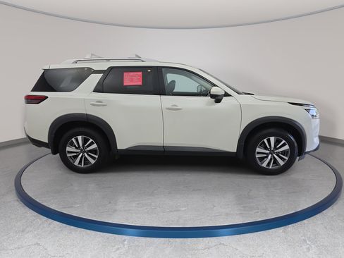 Certified 2023 Nissan Pathfinder SL AWD/4WD image 4