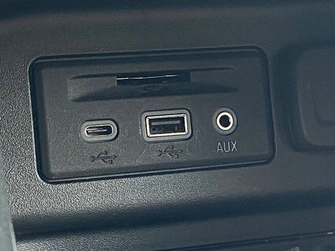 Used 2023 Chevrolet Equinox Premier image 16