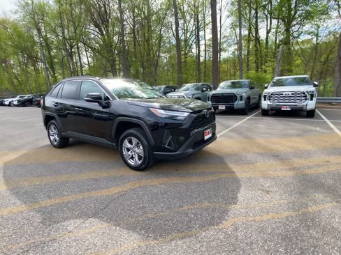 Used 2025 Toyota RAV4 XLE AWD/4WD image 5