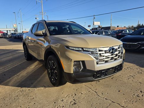 Used 2023 Hyundai Santa Cruz SEL Premium image 3