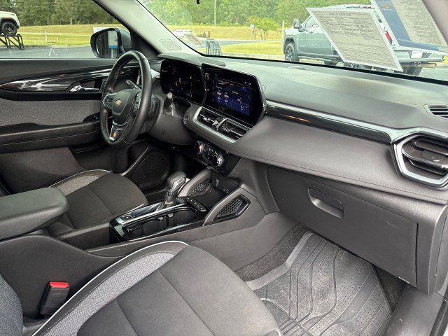 Used 2024 Chevrolet TrailBlazer LT w/ LT Cold Weather Package FWD image 10