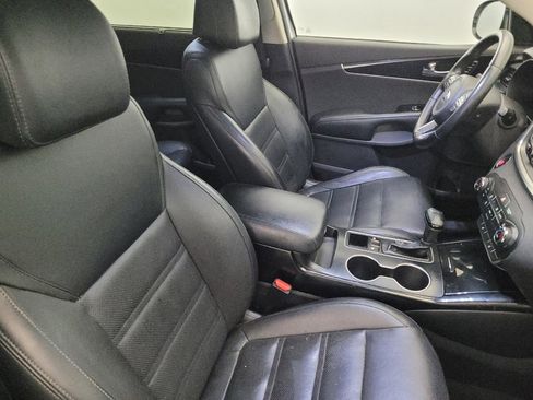 Used 2017 Kia Sorento SX image 21