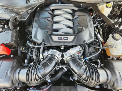 Used 2025 Ford Mustang GT Premium RWD image 30