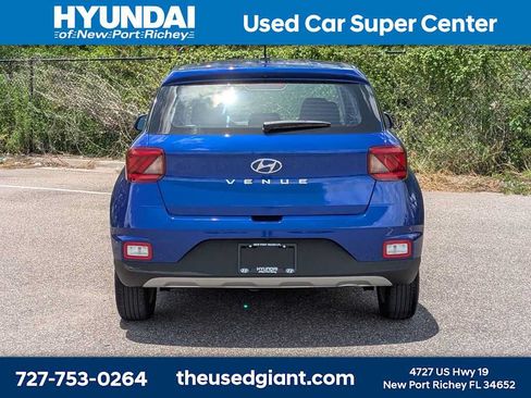 Certified 2025 Hyundai Venue SE FWD image 4