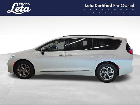 Used 2023 Chrysler Pacifica Limited FWD image 3