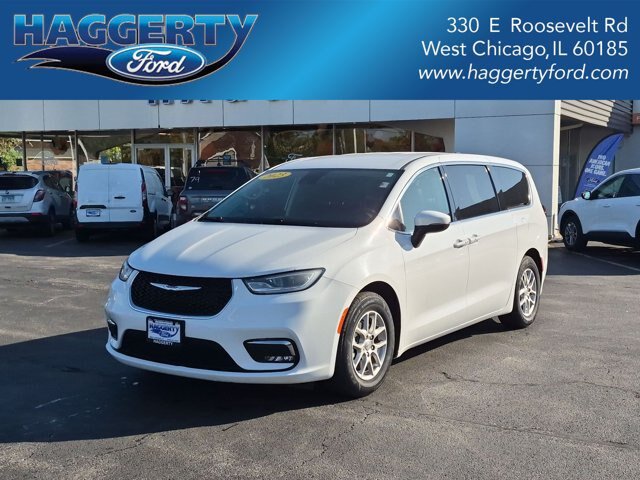 Used 2023 Chrysler Pacifica Touring-L FWD image 1