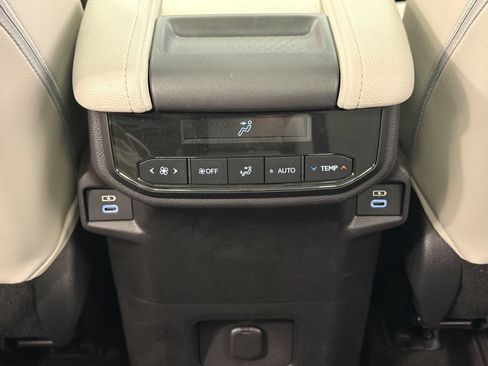 Used 2025 Toyota Grand Highlander AWD image 38