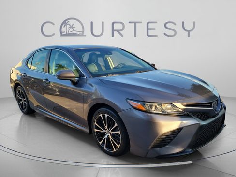 Used 2018 Toyota Camry SE FWD image 5