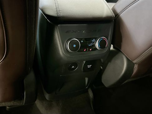 Used 2025 Ford Explorer Platinum w/ LUX Leather Package image 29