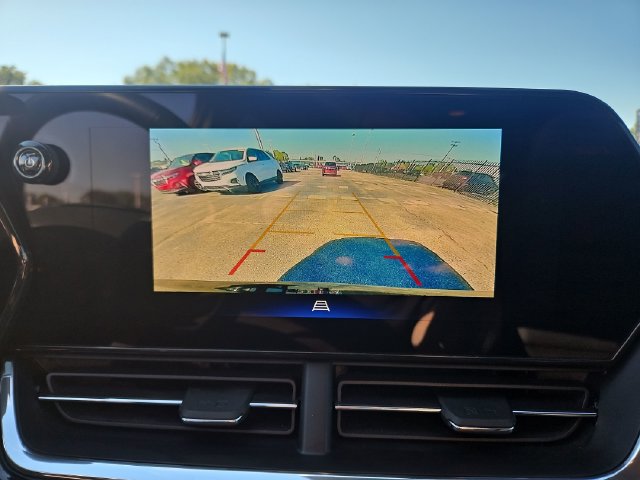Used 2025 Chevrolet Trax RS w/ Sunroof Package FWD image 21