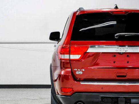Used 2013 Jeep Grand Cherokee Overland w/ Advance Technology Group AWD/4WD image 44