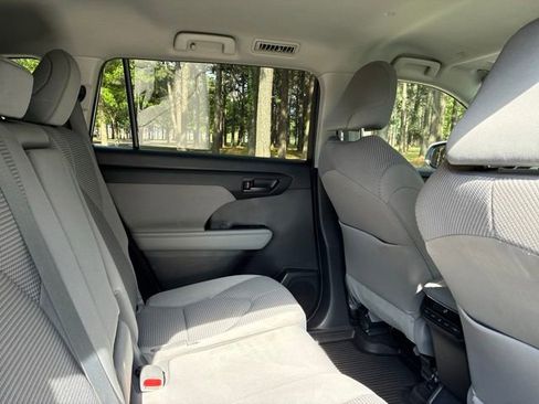 Used 2023 Toyota Highlander L FWD image 20