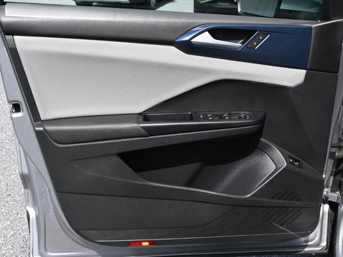 Used 2022 Volkswagen Taos SE image 13