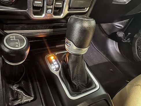 Used 2022 Jeep Wrangler Unlimited Sport AWD/4WD image 25