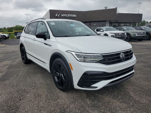 Used 2023 Volkswagen Tiguan SE R-Line FWD image 3