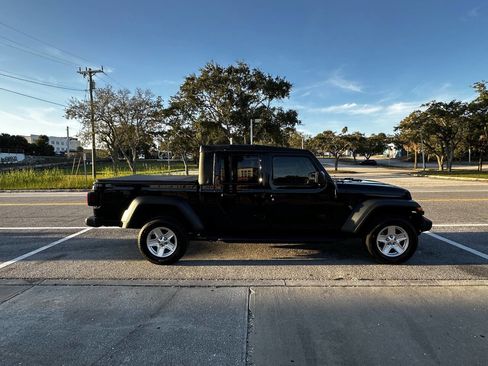 Used 2020 Jeep Gladiator Sport w/ Quick Order Package 24S image 8