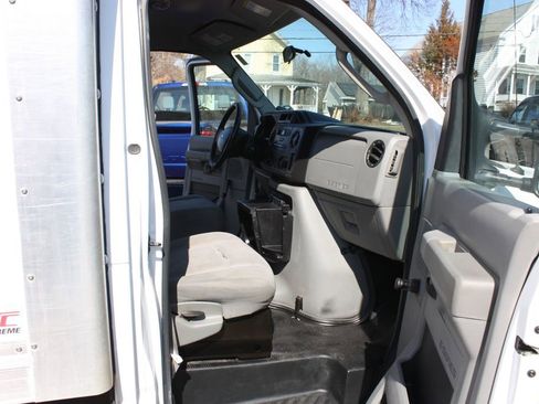 Used 2013 Ford E-350 and Econoline 350 Super Duty image 19