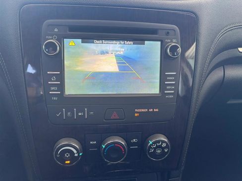 Used 2017 Chevrolet Traverse LT image 18
