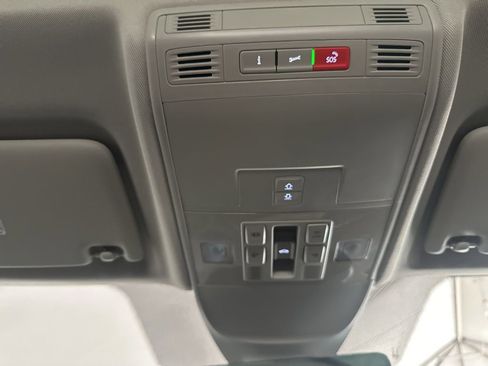 Used 2025 Volkswagen Taos SEL AWD/4WD image 23
