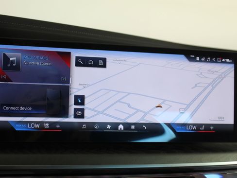 Used 2026 BMW i7 M70 w/ Premium Package image 29