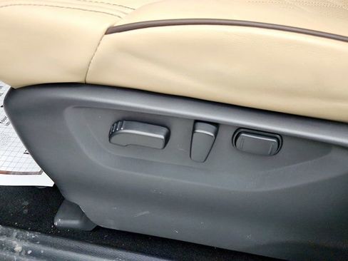 Used 2024 Nissan Armada Platinum w/ Captain's Chairs Package image 12