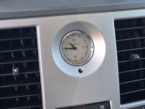 Used 2009 Chrysler Town & Country LX image 30