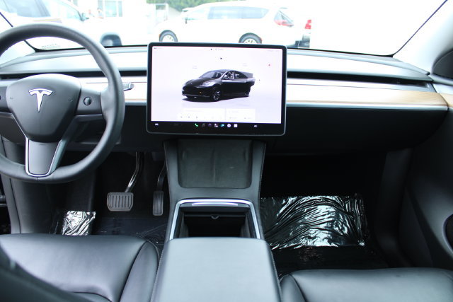 Used 2025 Tesla Model Y Long Range RWD image 11