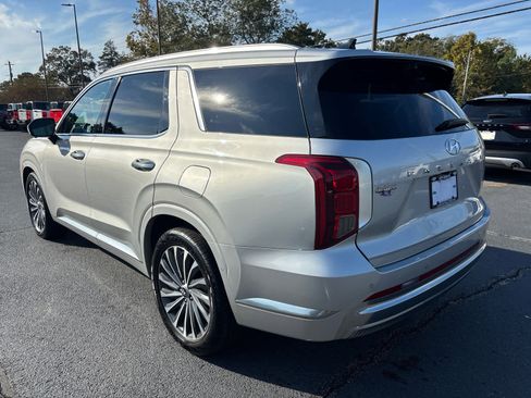 Used 2024 Hyundai Palisade Calligraphy image 3