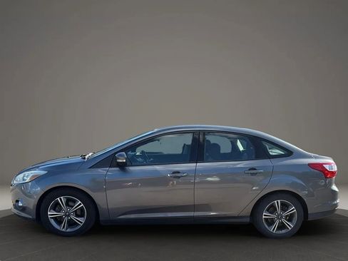 Used 2014 Ford Focus SE w/ SE Sport Package image 11