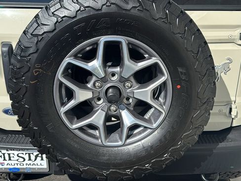 Certified 2025 Ford Bronco Badlands AWD/4WD image 8