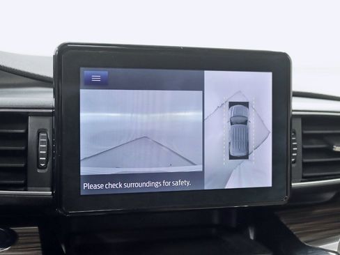 Used 2023 Ford Explorer Limited w/ Equipment Group 301A AWD/4WD image 19