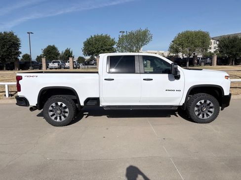 Used 2022 Chevrolet Silverado 2500 Custom w/ Custom Value Package AWD/4WD image 3