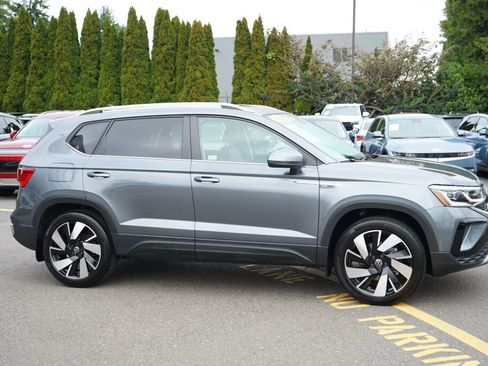 Used 2024 Volkswagen Taos SEL image 5