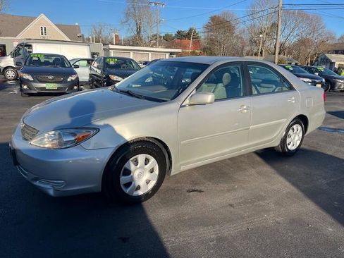 Used 2004 Toyota Camry LE image 1