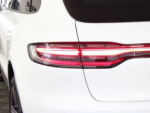 Used 2025 Porsche Macan image 12