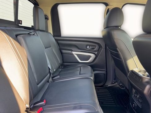 Used 2018 Nissan Titan SV w/ SV Convenience Package RWD image 29