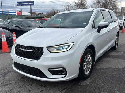 Used 2023 Chrysler Pacifica Touring-L