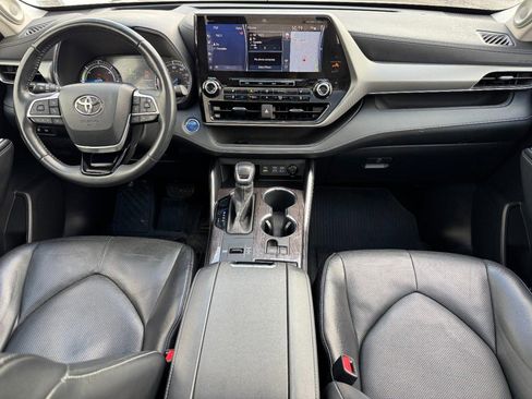 Used 2022 Toyota Highlander Platinum image 12