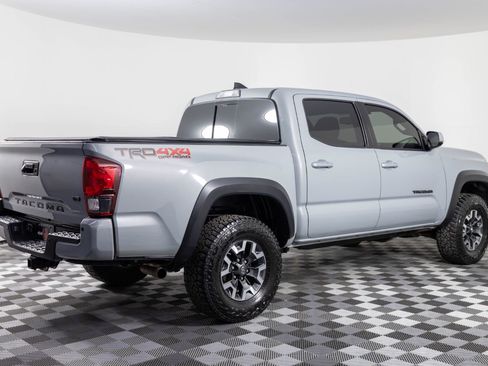 Used 2018 Toyota Tacoma TRD Off-Road w/ Technology Package image 8