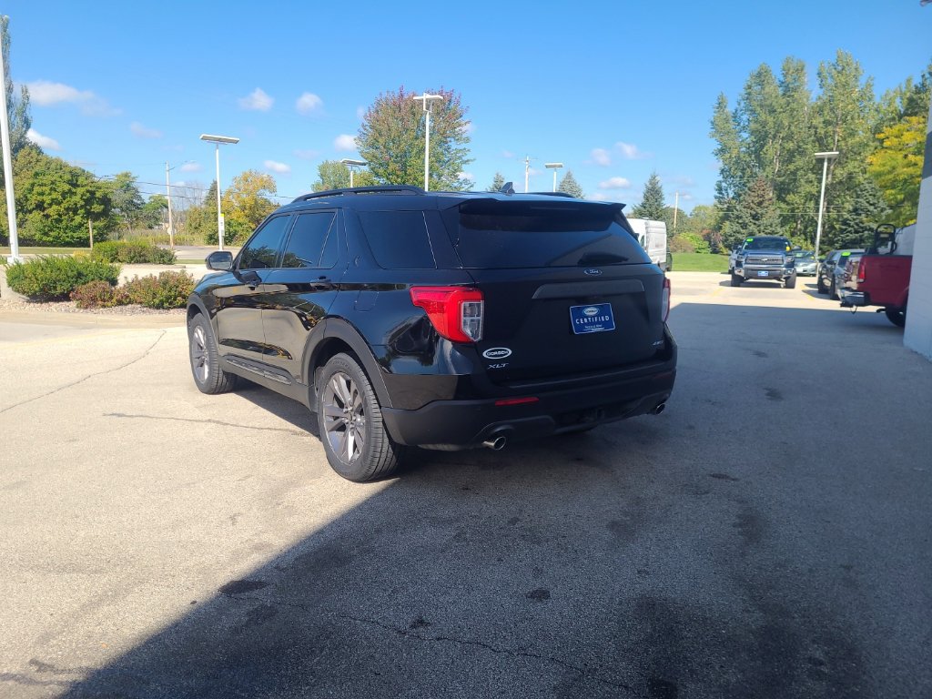Used 2023 Ford Explorer XLT w/ Equipment Group 202A AWD/4WD image 3