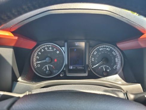 Used 2020 Toyota Tacoma TRD Off-Road w/ TRD Premium Off Road Package AWD/4WD image 29