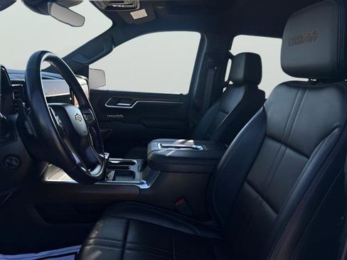 Used 2022 Chevrolet Silverado 1500 High Country w/ Technology Package image 16