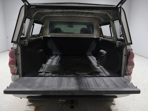 Used 2004 Chevrolet Silverado 1500 4x4 Extended Cab w/ Light Duty Power Package image 4