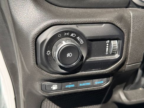 Used 2023 Jeep Wrangler Unlimited Sahara image 13