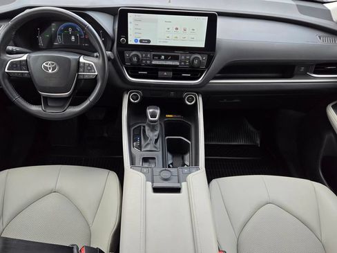 Used 2025 Toyota Grand Highlander AWD Hybrid image 12