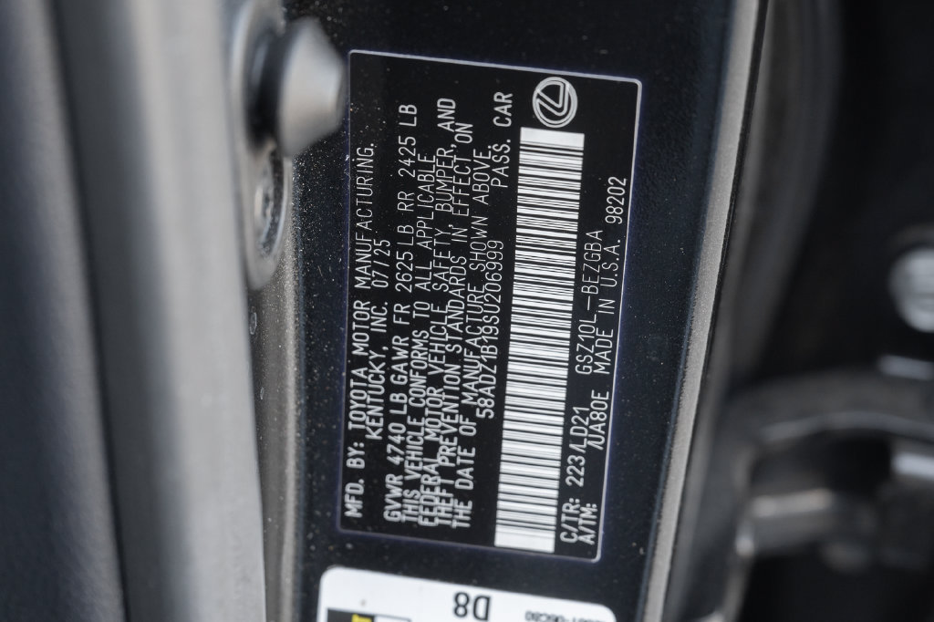 Used 2025 Lexus ES 350 w/ Premium Package FWD image 17